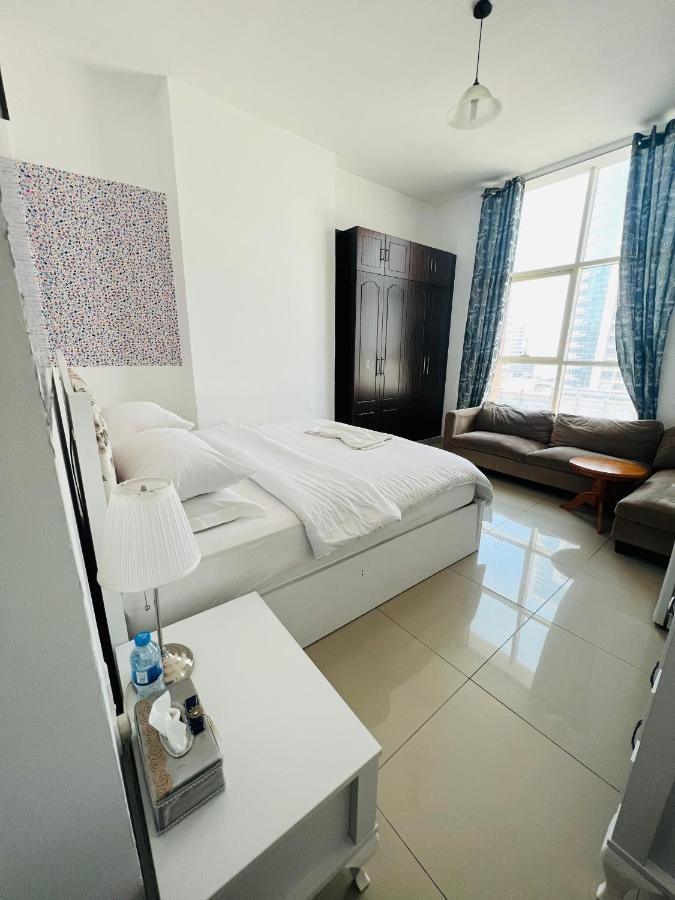 Private Room In 2Br Apartment Dubai Eksteriør bilde