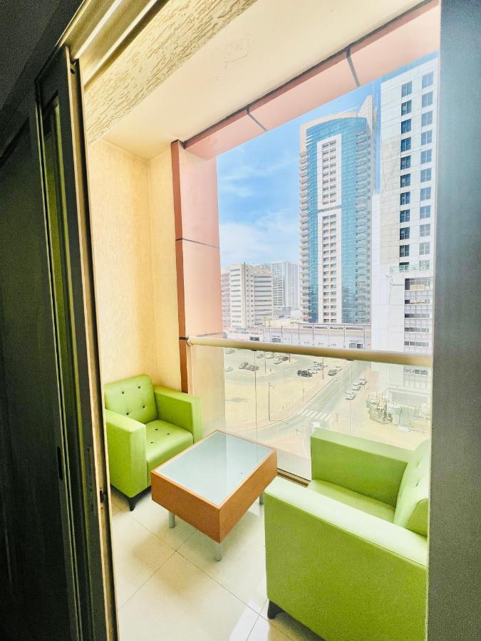 Private Room In 2Br Apartment Dubai Eksteriør bilde
