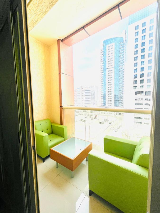 Private Room In 2Br Apartment Dubai Eksteriør bilde